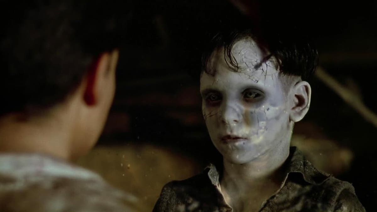 the devil's backbone (2001)