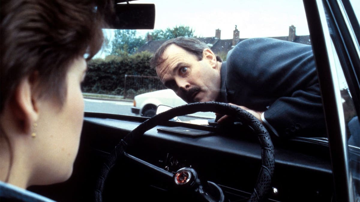 clockwise (1986)