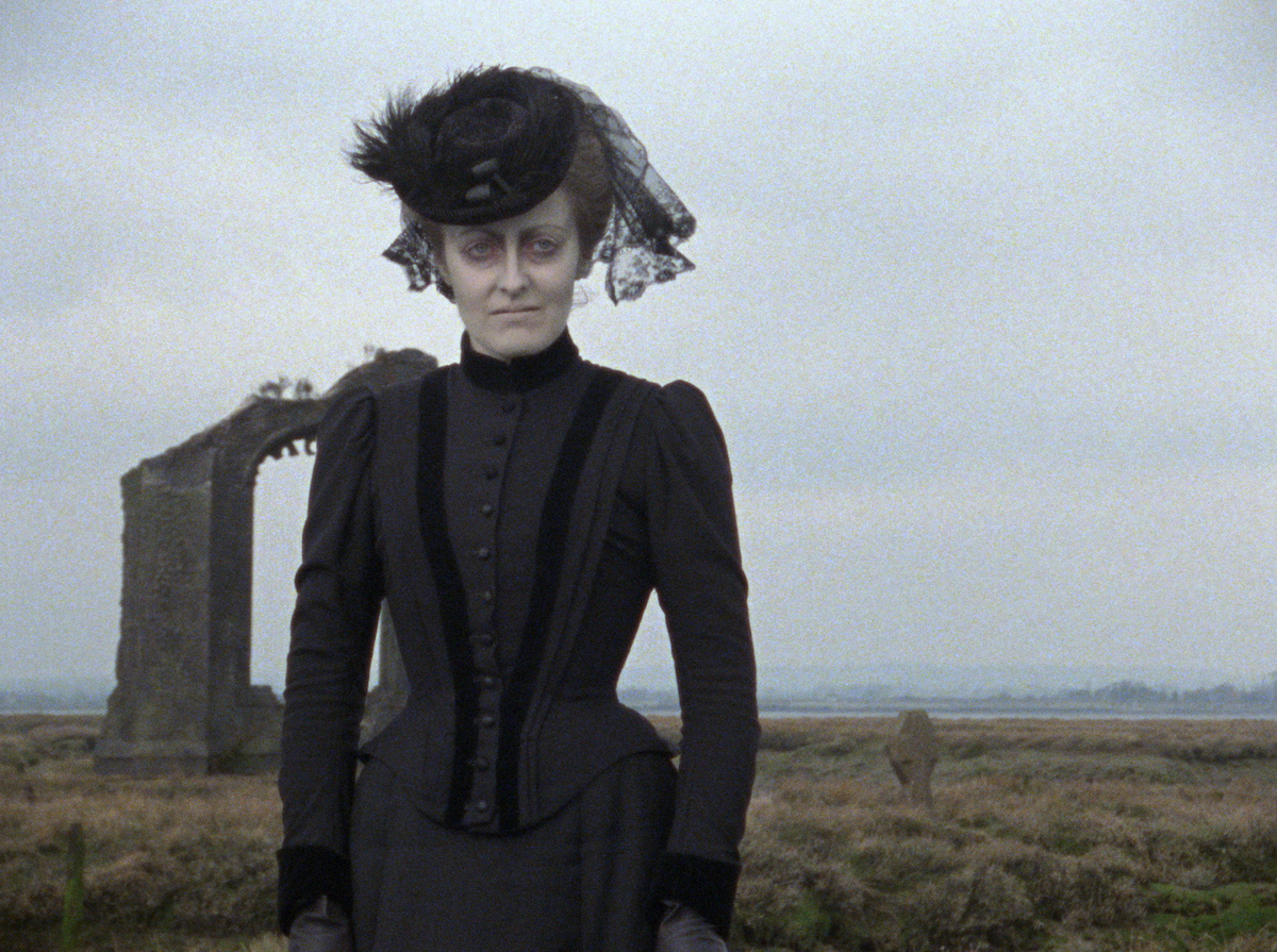 the woman in black (1989)